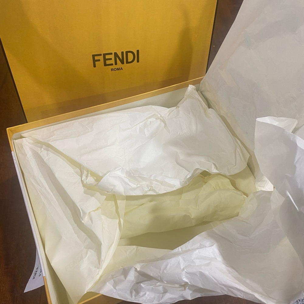 FENDI Box - Picture 3 of 3